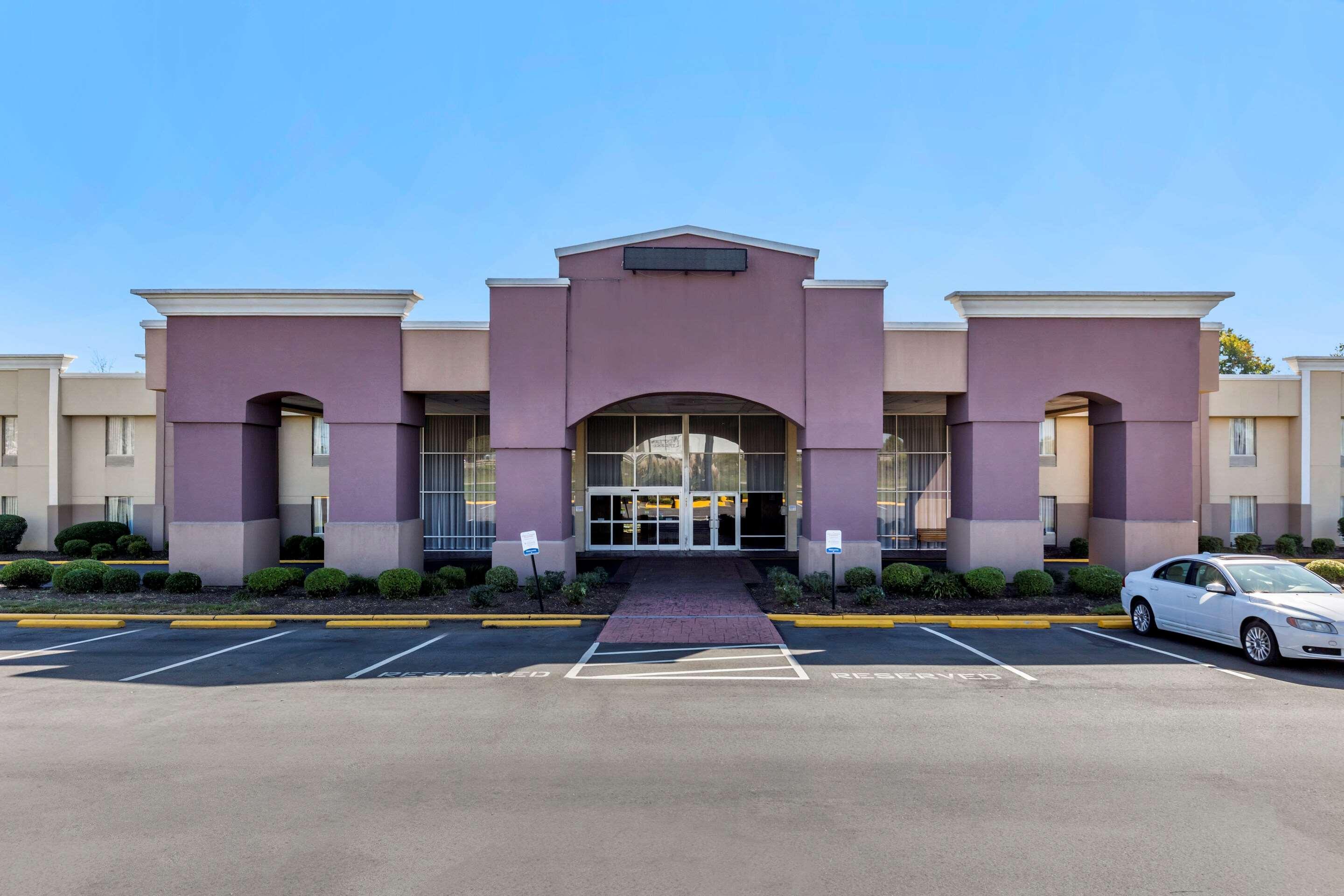 Quality Inn & Suites - Greensboro-High Point Ngoại thất bức ảnh