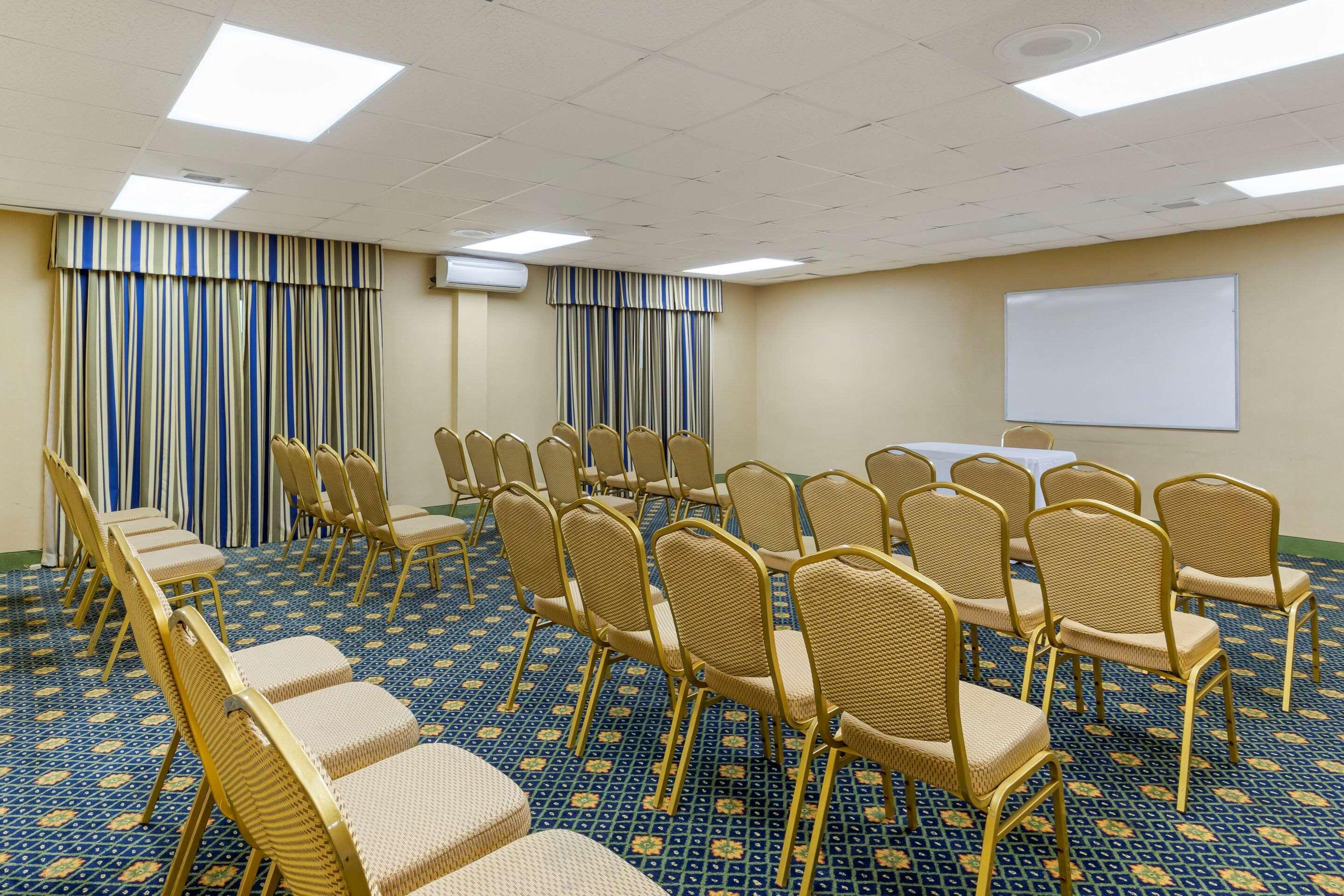 Quality Inn & Suites - Greensboro-High Point Ngoại thất bức ảnh