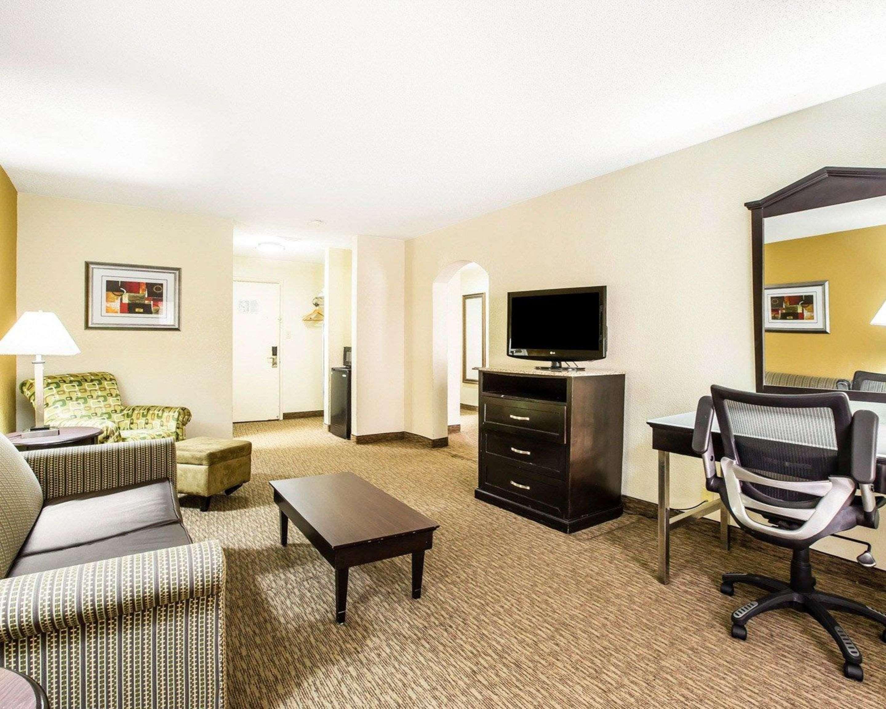 Quality Inn & Suites - Greensboro-High Point Ngoại thất bức ảnh