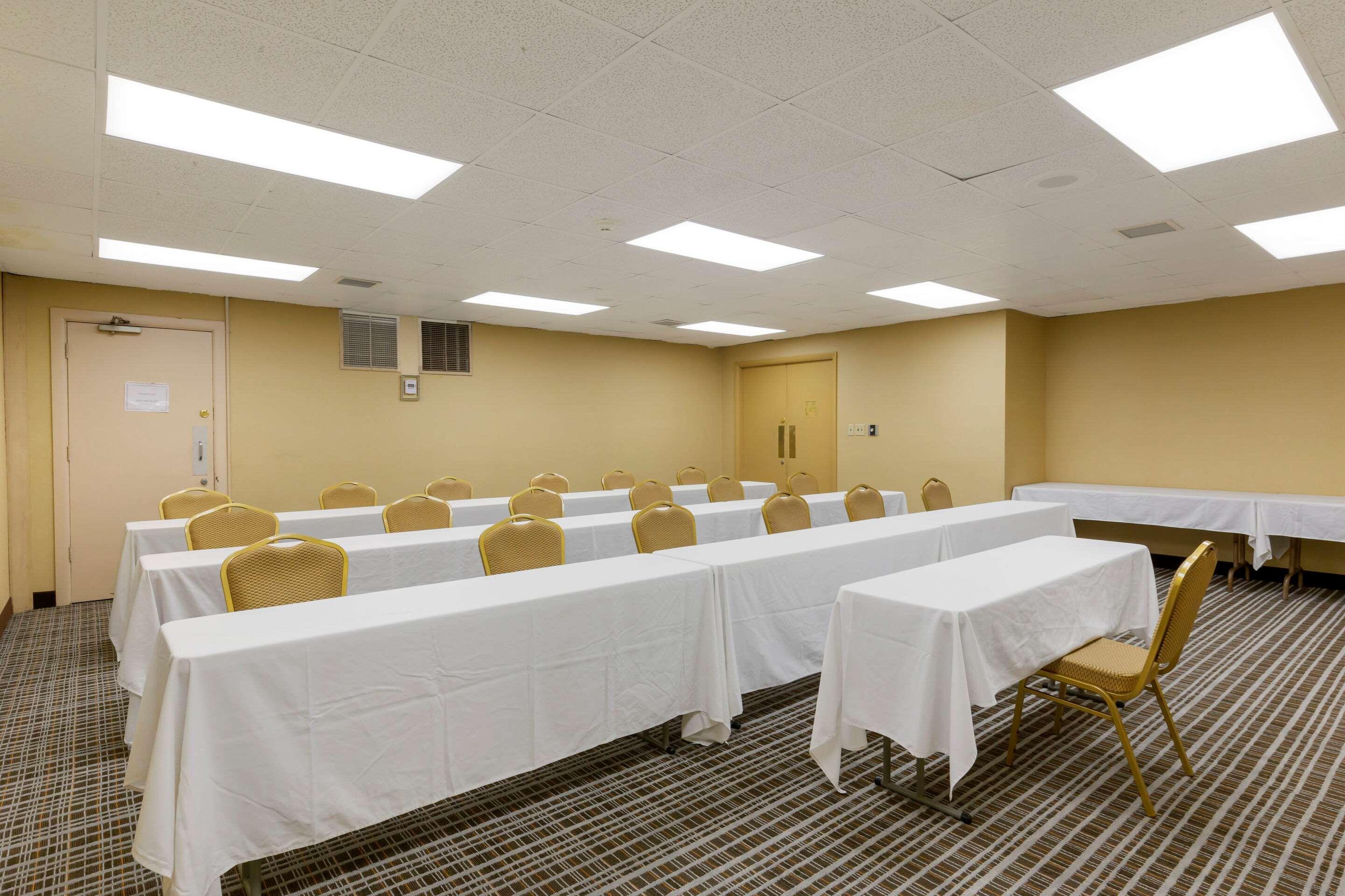 Quality Inn & Suites - Greensboro-High Point Ngoại thất bức ảnh